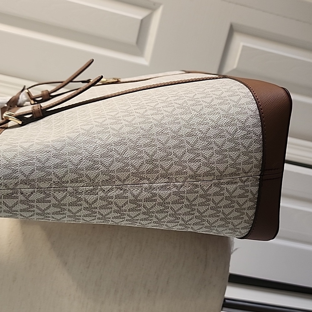 LARGE MICHEL KORS BAG. - Picture 5 of 12